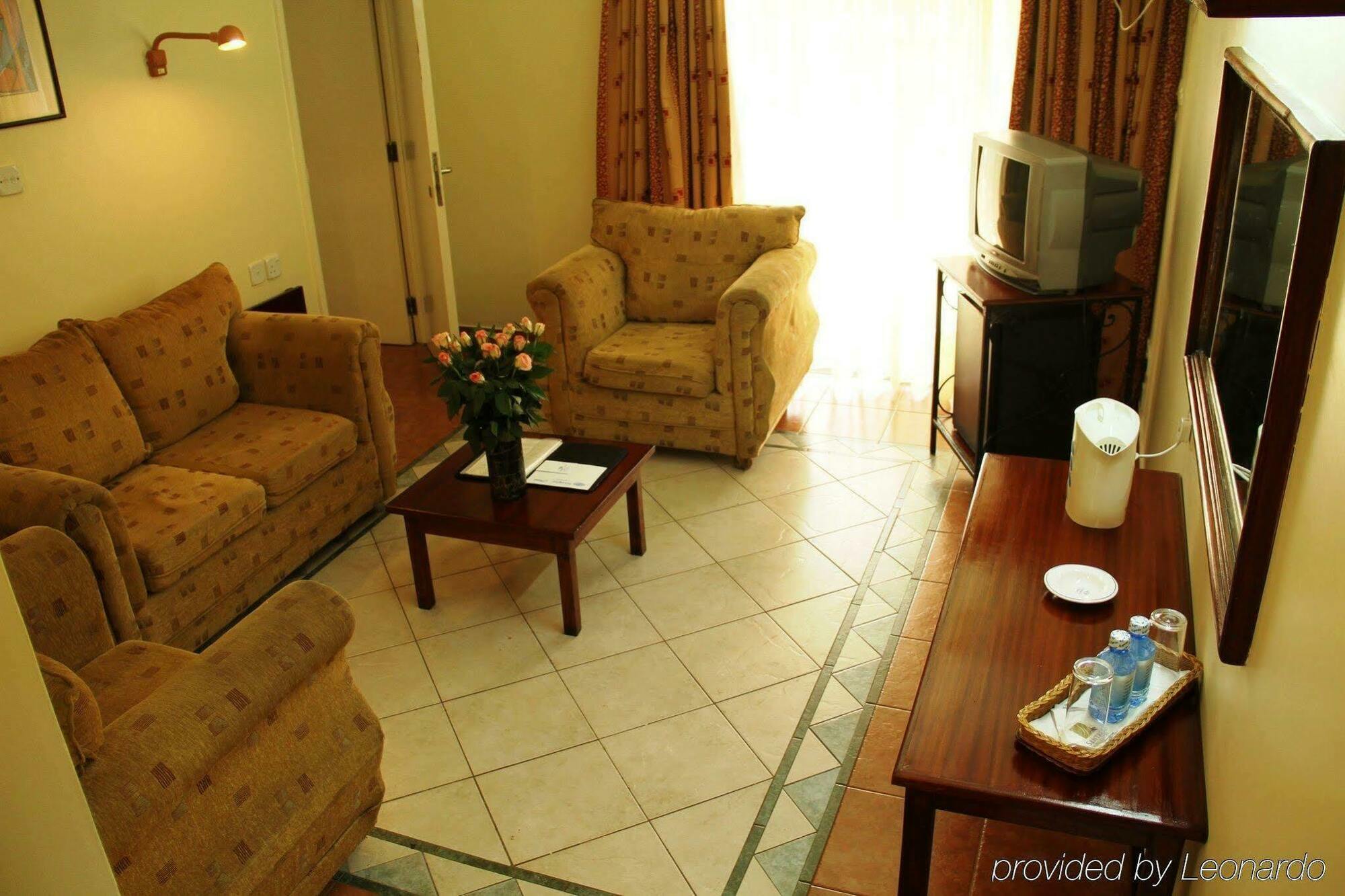 Sentrim 680 Hotel Nairobi Phòng bức ảnh